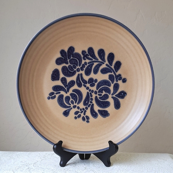 2 Vintage Pfaltzgraff Folk Art Dinner Plates 10" Castle Backstamp Farmhouse - Picture 3 of 14